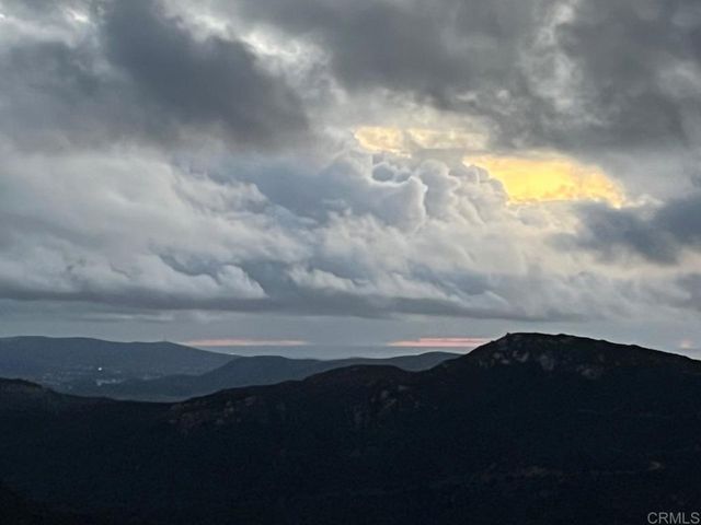 28521 Gladstone Court, Escondido, CA 92026