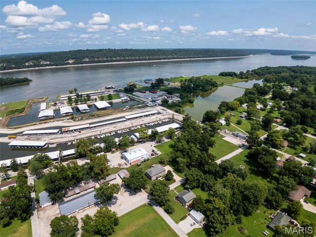 1325 2nd Street, Portage Des Sioux, MO 63373