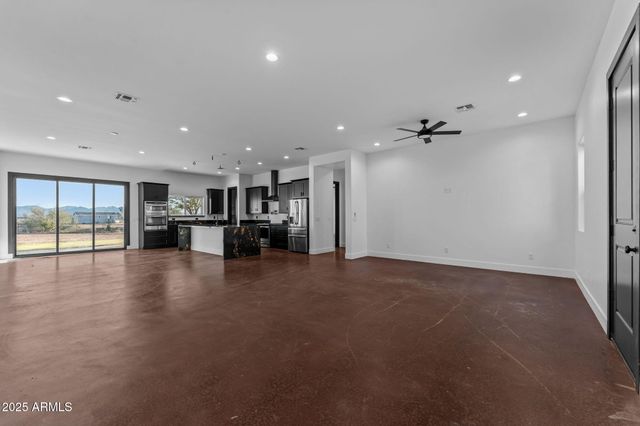 22227 W DIXILETA Drive, Wittmann, AZ 85361