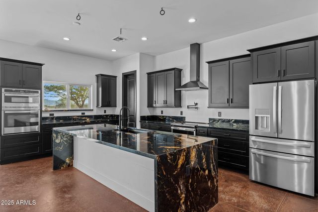 22227 W DIXILETA Drive, Wittmann, AZ 85361