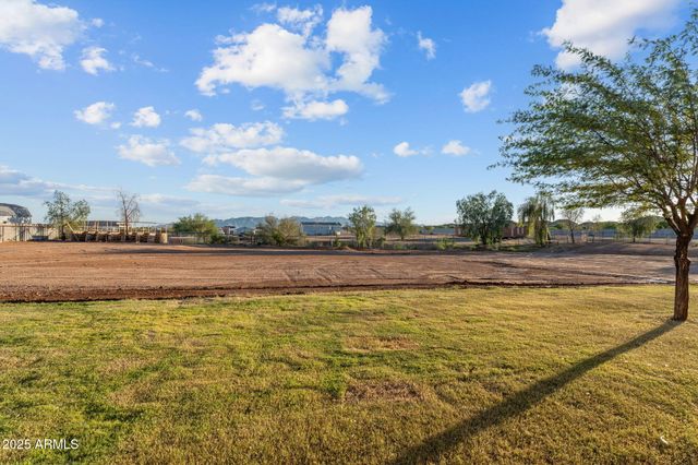 22227 W DIXILETA Drive, Wittmann, AZ 85361
