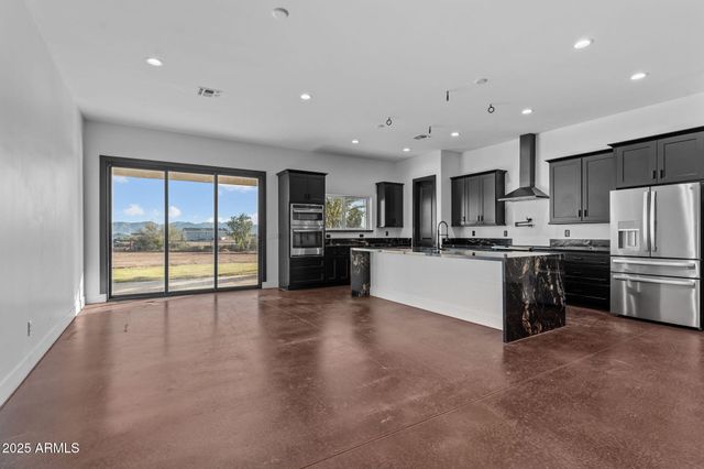 22227 W DIXILETA Drive, Wittmann, AZ 85361