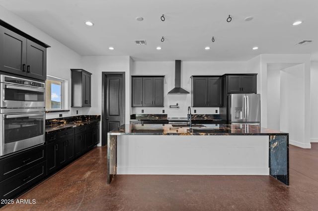 22227 W DIXILETA Drive, Wittmann, AZ 85361