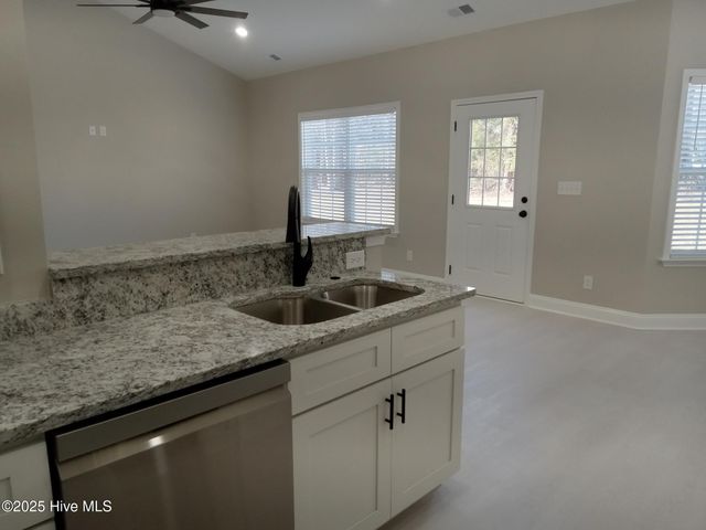 525 Vineland Drive, Whiteville, NC 28472