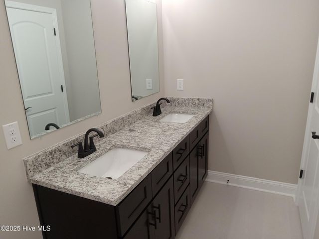 525 Vineland Drive, Whiteville, NC 28472