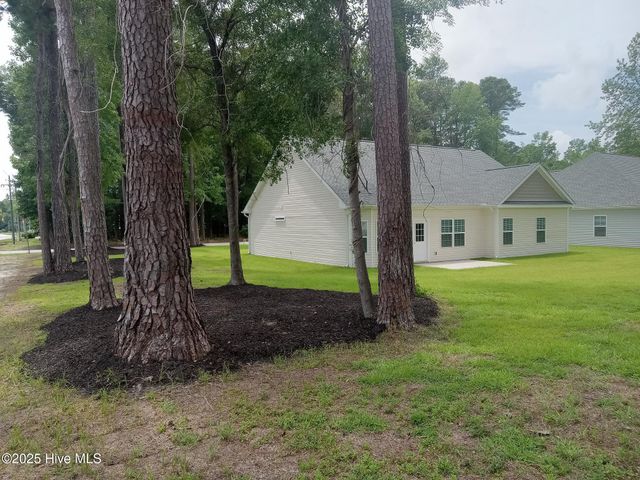525 Vineland Drive, Whiteville, NC 28472