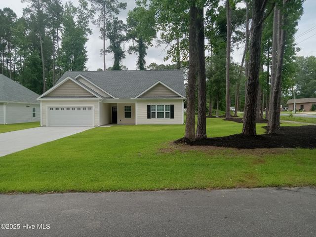 525 Vineland Drive, Whiteville, NC 28472