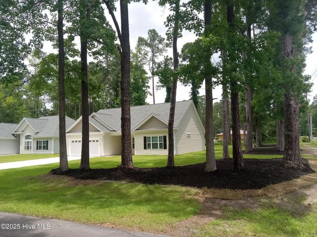 525 Vineland Drive, Whiteville, NC 28472