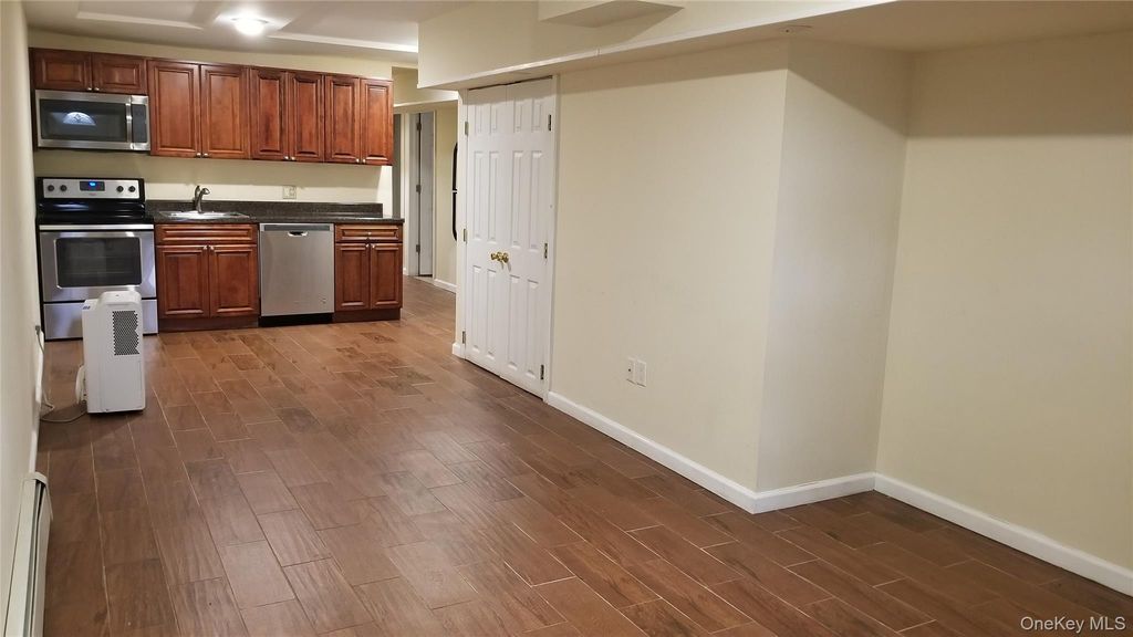 27 Inwood Avenue, Selden, NY 11784