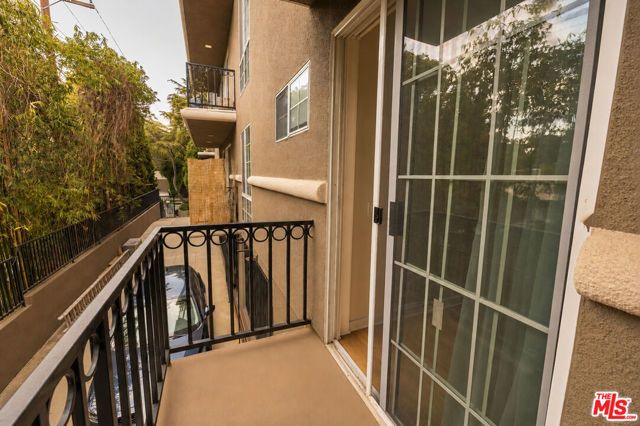 585 N Rossmore Avenue 209, Los Angeles, CA 90004