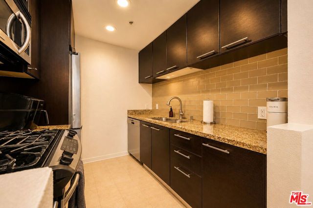 585 N Rossmore Avenue 209, Los Angeles, CA 90004