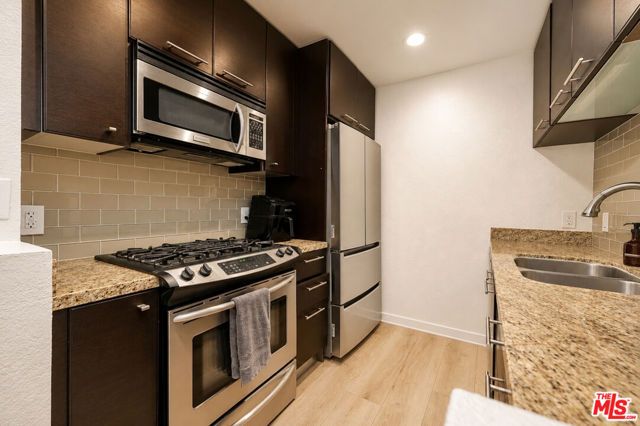 585 N Rossmore Avenue 209, Los Angeles, CA 90004