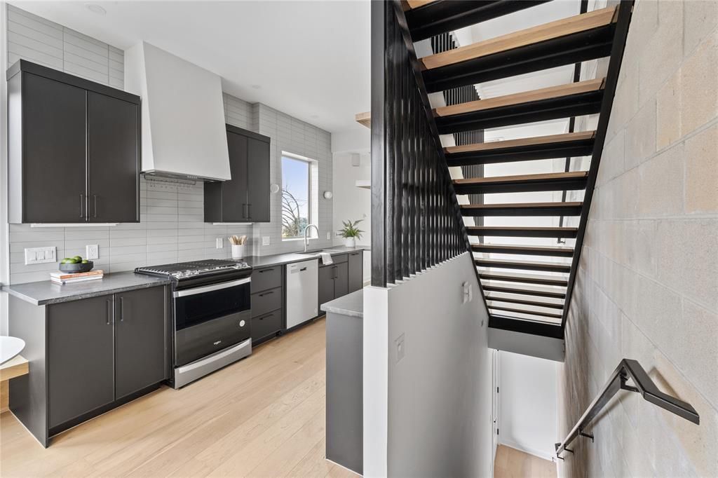 700 Denson DR 2102, Austin, TX 78752