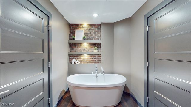 21 Furnace Street 607, Akron, OH 44308