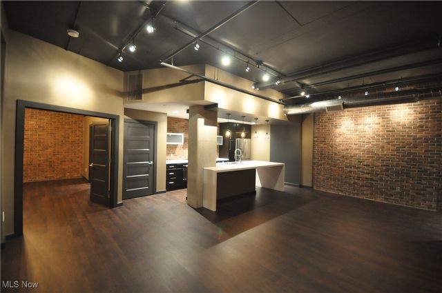 21 Furnace Street 607, Akron, OH 44308