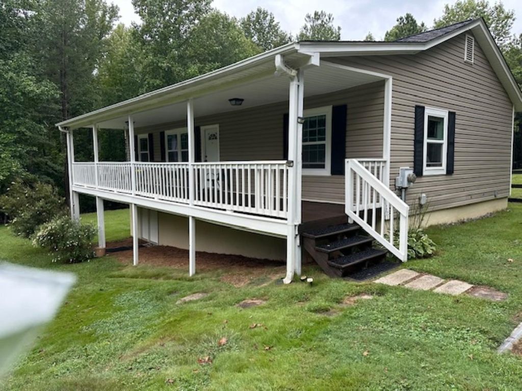 1095 E Prince Road, Landrum, SC 29356