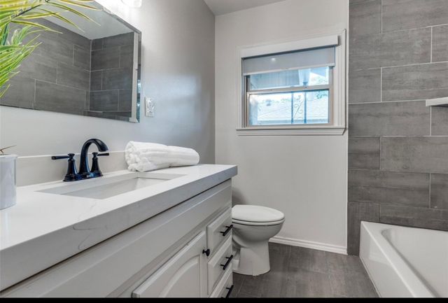 1323 Engle Avenue, Dallas, TX 75224