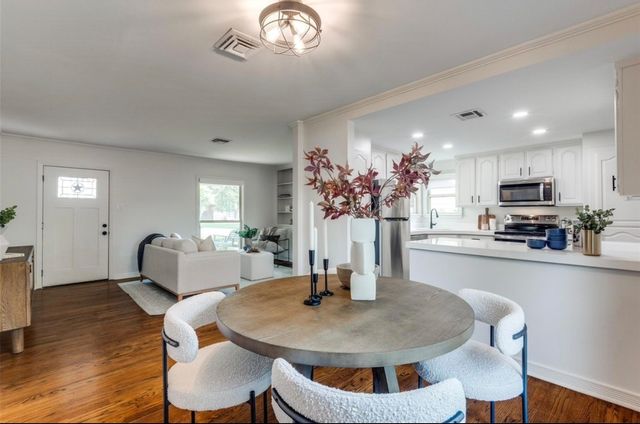 1323 Engle Avenue, Dallas, TX 75224