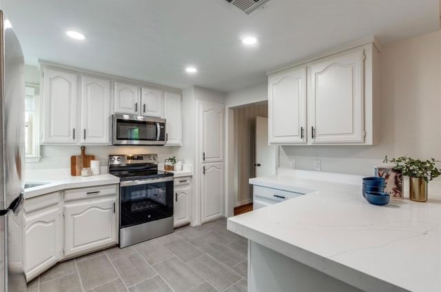 1323 Engle Avenue, Dallas, TX 75224