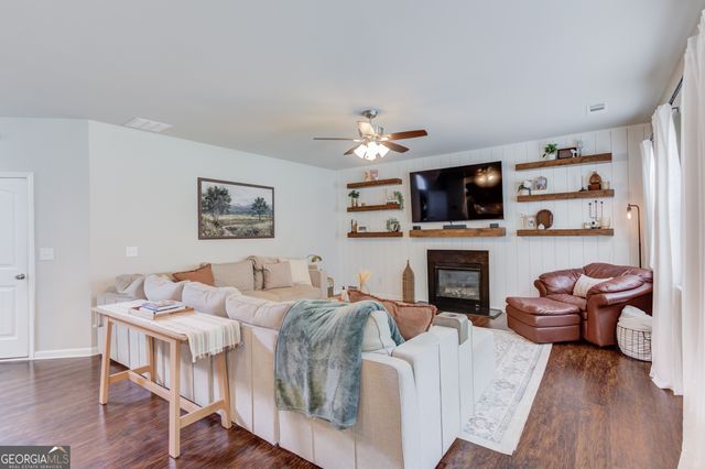 1429 Washington Rose Avenue, Hoschton, GA 30548