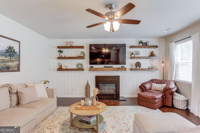 1429 Washington Rose Avenue, Hoschton, GA 30548