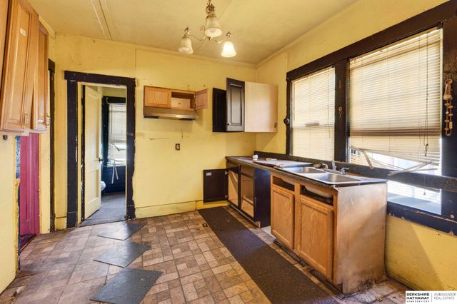 1811 Evans Street, Omaha, NE 68110