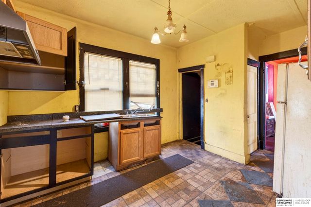 1811 Evans Street, Omaha, NE 68110