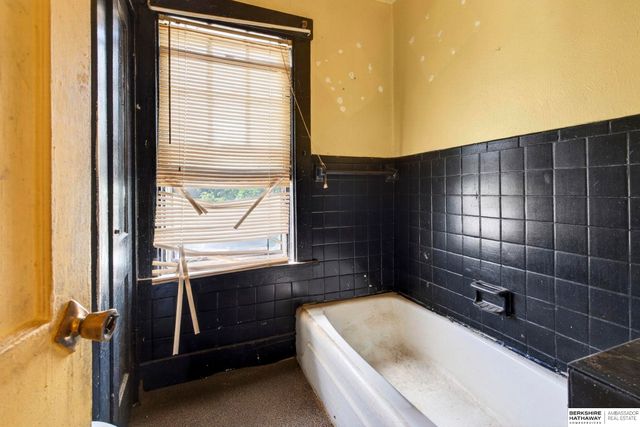 1811 Evans Street, Omaha, NE 68110