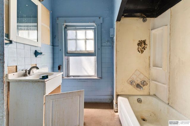 1811 Evans Street, Omaha, NE 68110