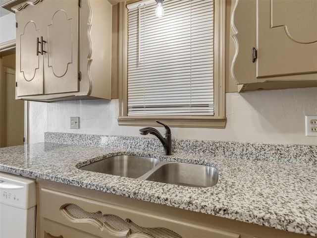 704 N Madison Avenue, Blanchard, OK 73010