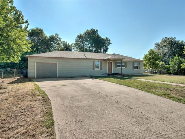 704 N Madison Avenue, Blanchard, OK 73010