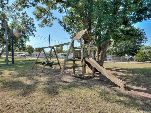 704 N Madison Avenue, Blanchard, OK 73010