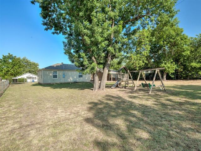 704 N Madison Avenue, Blanchard, OK 73010