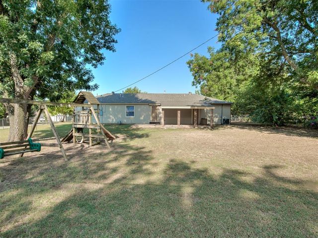 704 N Madison Avenue, Blanchard, OK 73010