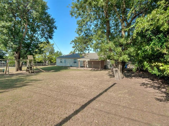 704 N Madison Avenue, Blanchard, OK 73010