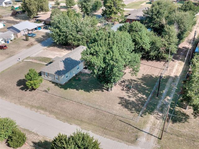 704 N Madison Avenue, Blanchard, OK 73010