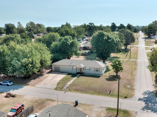 704 N Madison Avenue, Blanchard, OK 73010