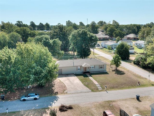 704 N Madison Avenue, Blanchard, OK 73010