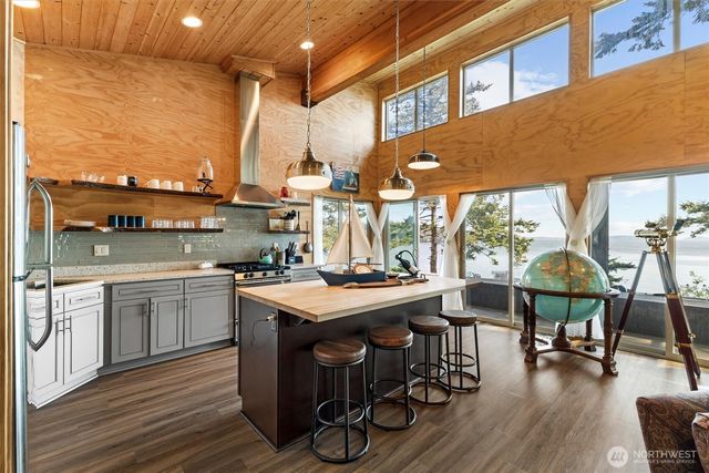 12 Eliza Island, Bellingham, WA 98226