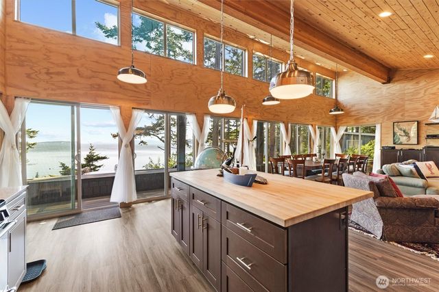 12 Eliza Island, Bellingham, WA 98226