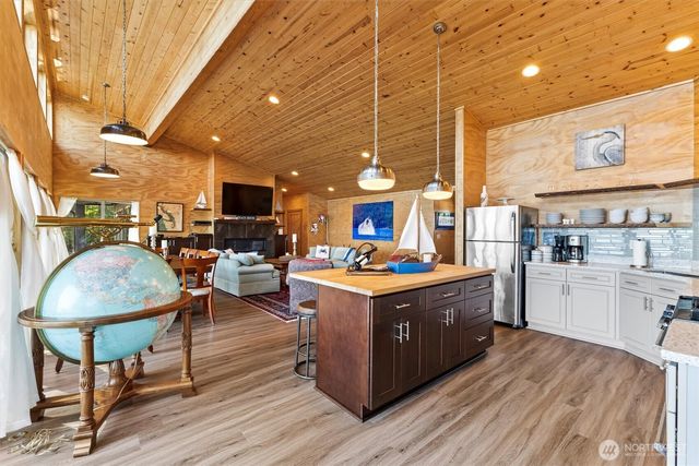 12 Eliza Island, Bellingham, WA 98226