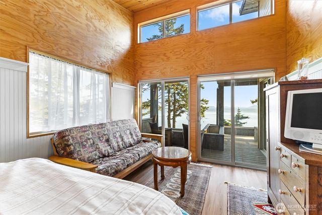12 Eliza Island, Bellingham, WA 98226