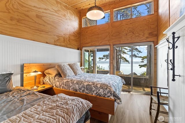 12 Eliza Island, Bellingham, WA 98226