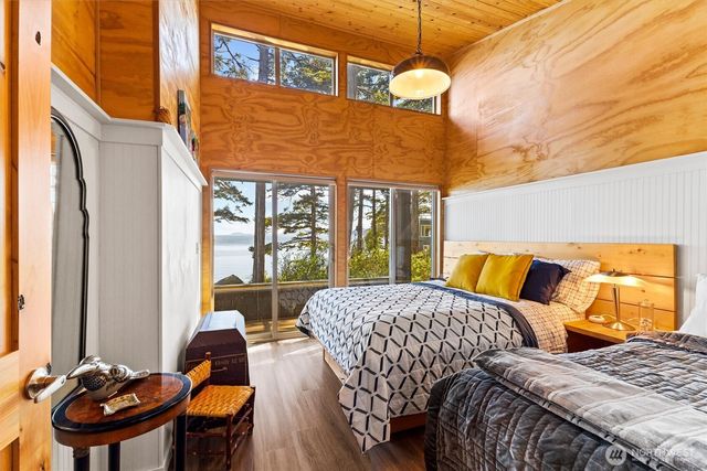12 Eliza Island, Bellingham, WA 98226