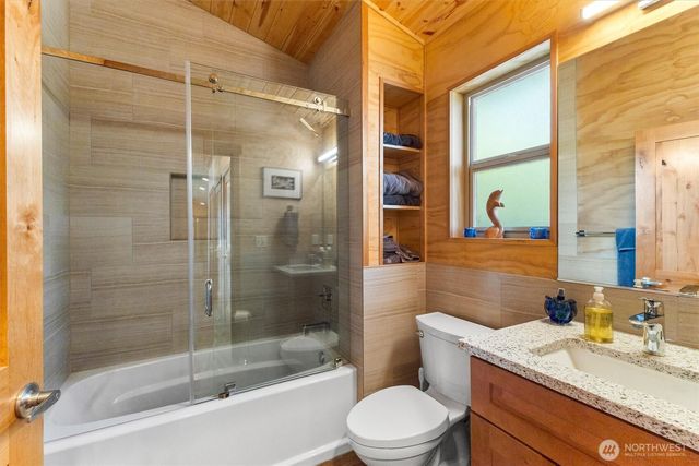 12 Eliza Island, Bellingham, WA 98226