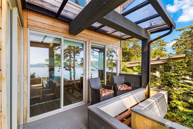 12 Eliza Island, Bellingham, WA 98226
