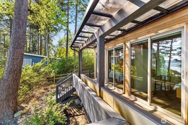 12 Eliza Island, Bellingham, WA 98226