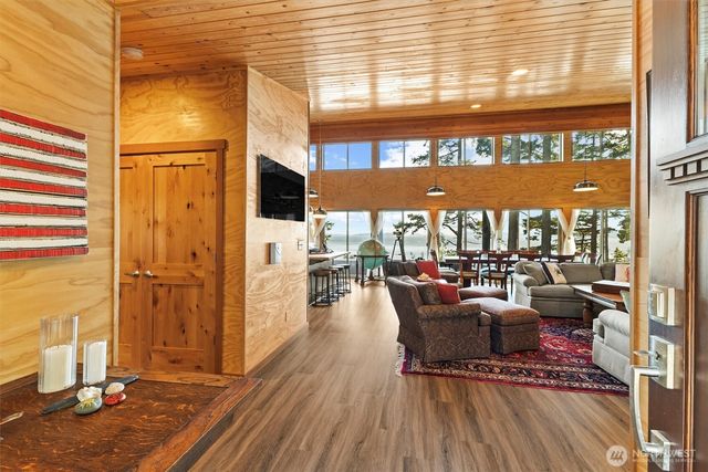 12 Eliza Island, Bellingham, WA 98226