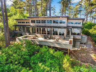 12 Eliza Island, Bellingham, WA 98226