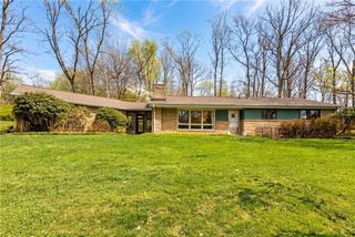 90 Dietrich Rd, Fox Chapel, PA 15238